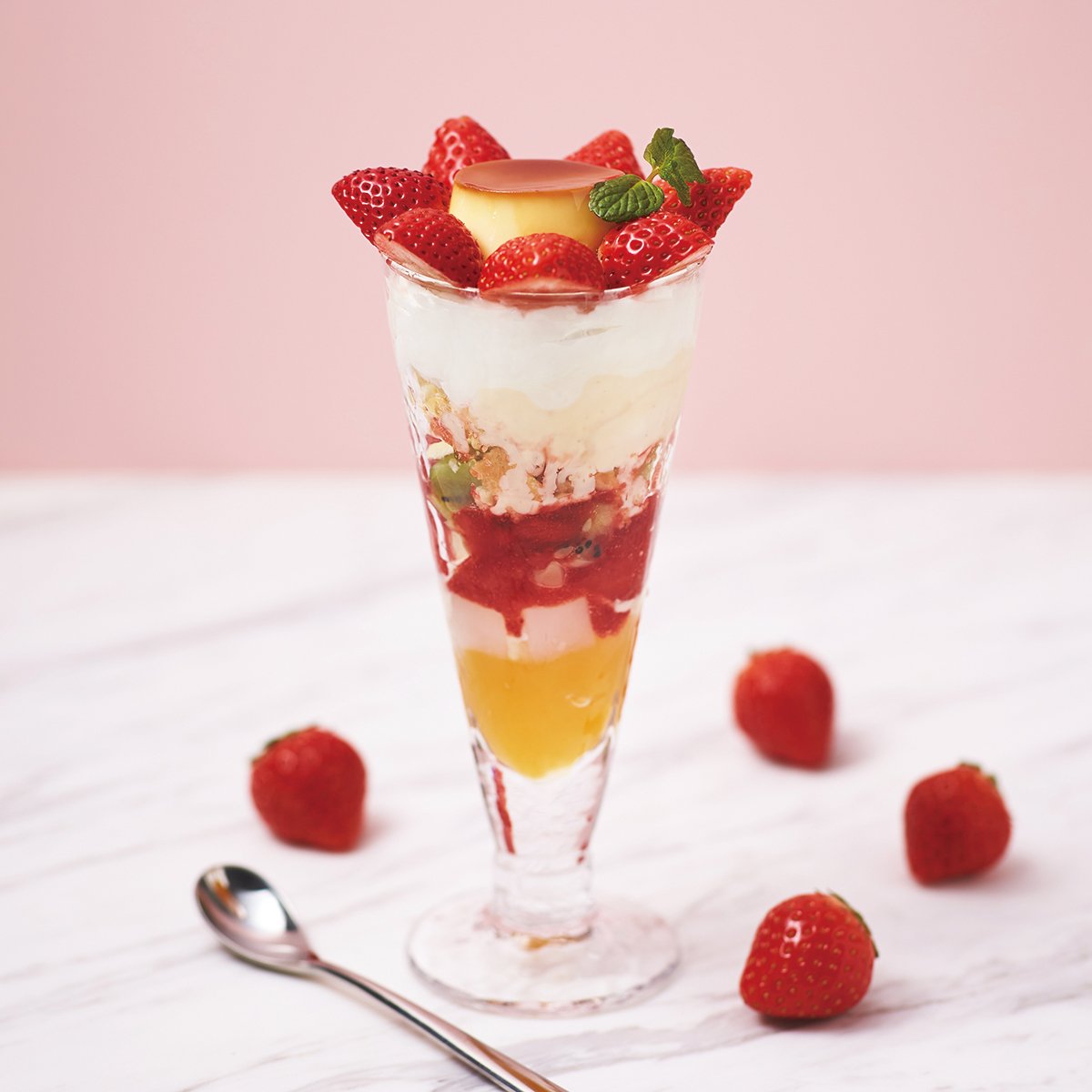 春いちごの<br>カスタードプリンパフェ