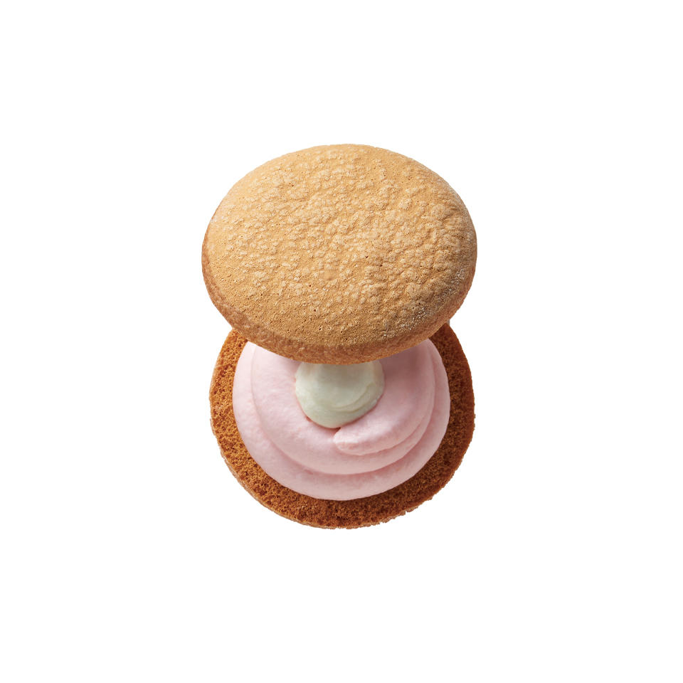 生ブッセ 桃のショートケーキ