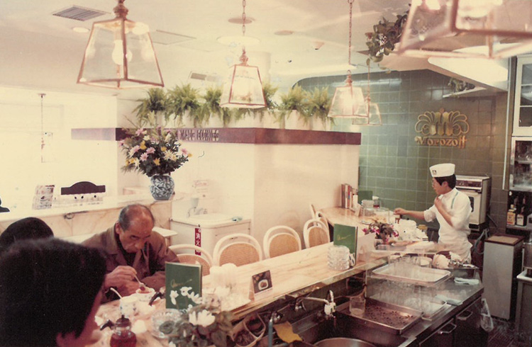 1981年11月19日におオープンした夙川ショップの焼きたてクッキーの店
